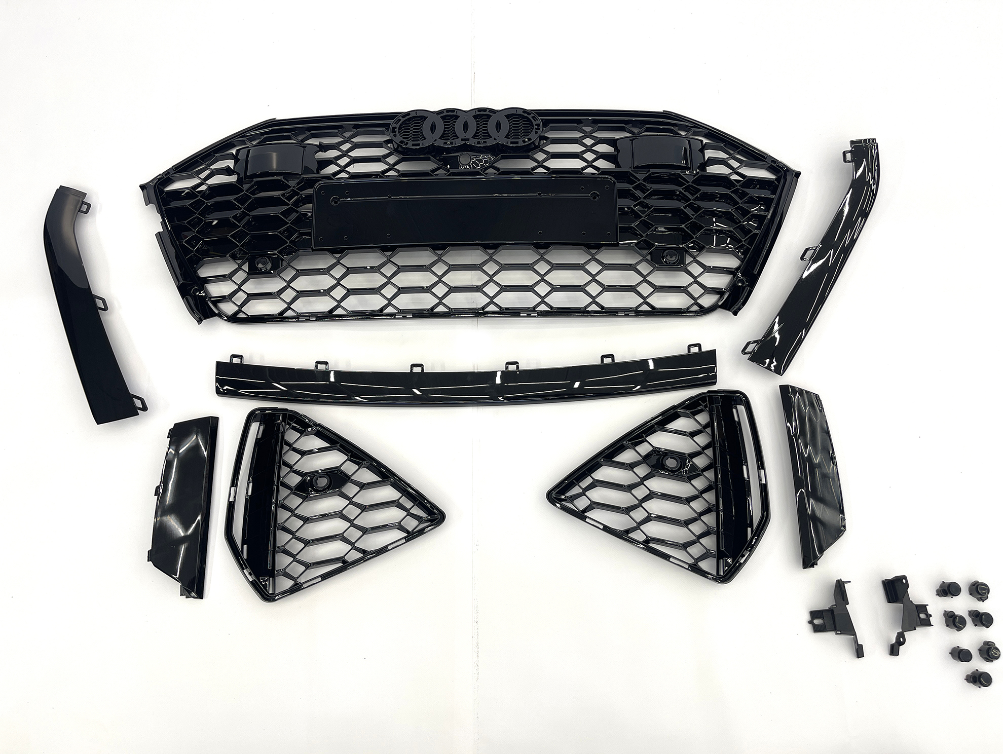 Audi A6 C8 2018+ Front Bumper Set RS6 style BLACK